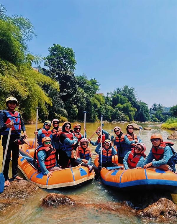 Keseruan Rafting
